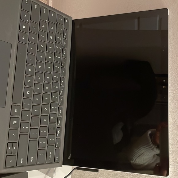 Microsoft Surface Pro 4 laptop. Box included. Like new - Picture 3 of 7